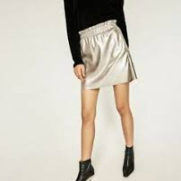 NWT Zara Silver Faux Leather Mini Skirt.  SZ M - Picture 4 of 5